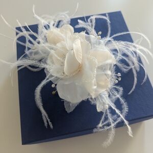 Elegant Cream Floral Hair Accessory